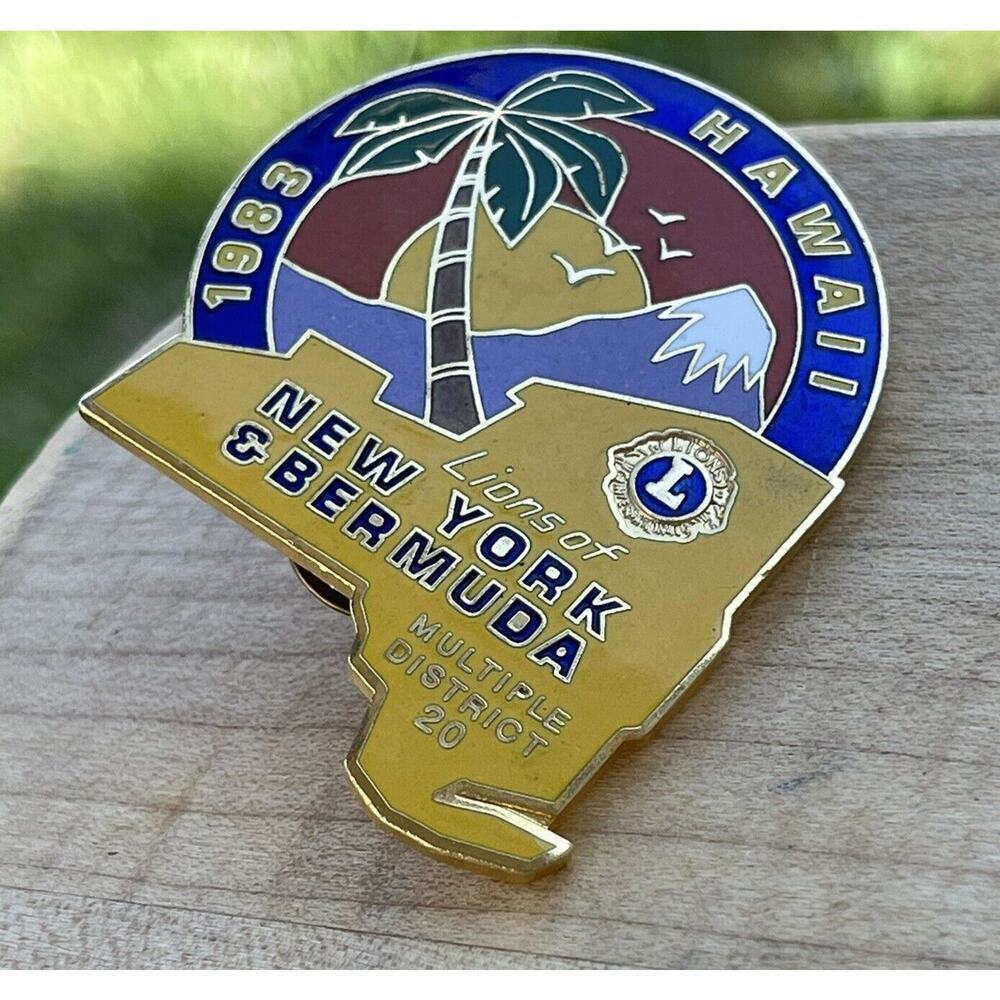 Lions Club Distract 20 Hawaii New York 1983 Bermuda Lapel Pin 2"